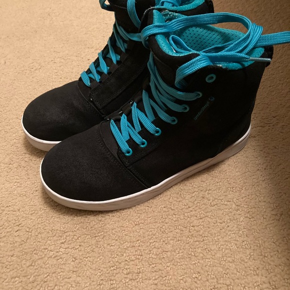 Size 7 Speed and Strength tennis shoe / boot.  Barely worn + purchased for $100. - Picture 2 of 3